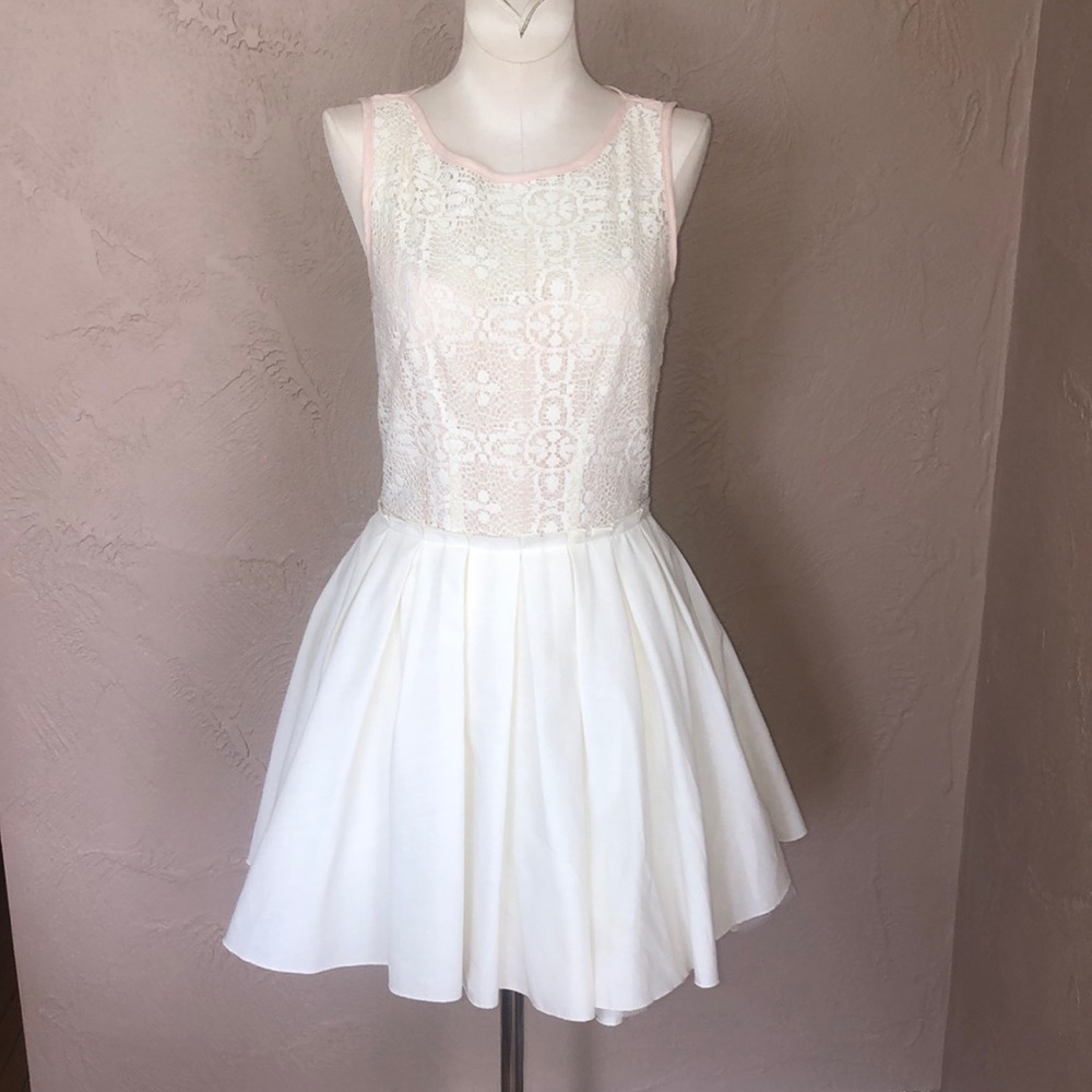 Jun & Ivy cream sleeveless lace top dress s
